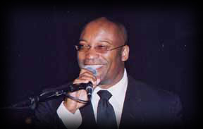 Filmmaker John Singleton addresses fellow USC alumni and guests